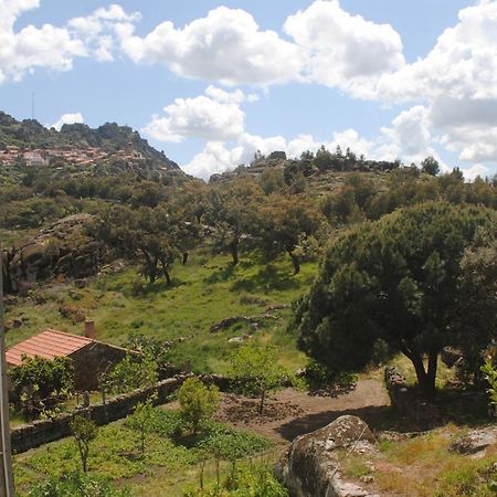 Vila Moradia Familia Escoto Monsanto Exteriér fotografie