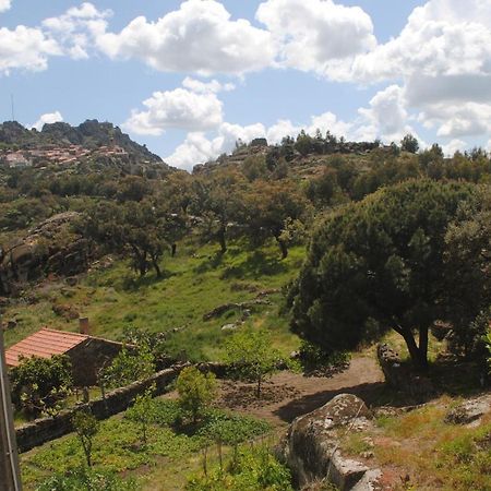 Vila Moradia Familia Escoto Monsanto Exteriér fotografie
