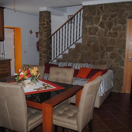 Vila Moradia Familia Escoto Monsanto Exteriér fotografie