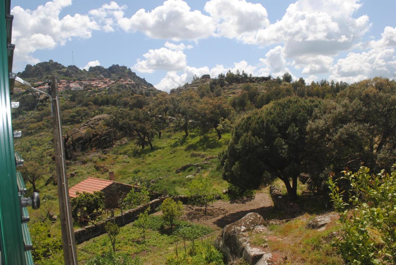 Vila Moradia Familia Escoto Monsanto Exteriér fotografie