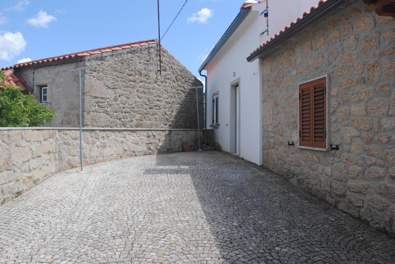 Vila Moradia Familia Escoto Monsanto Exteriér fotografie