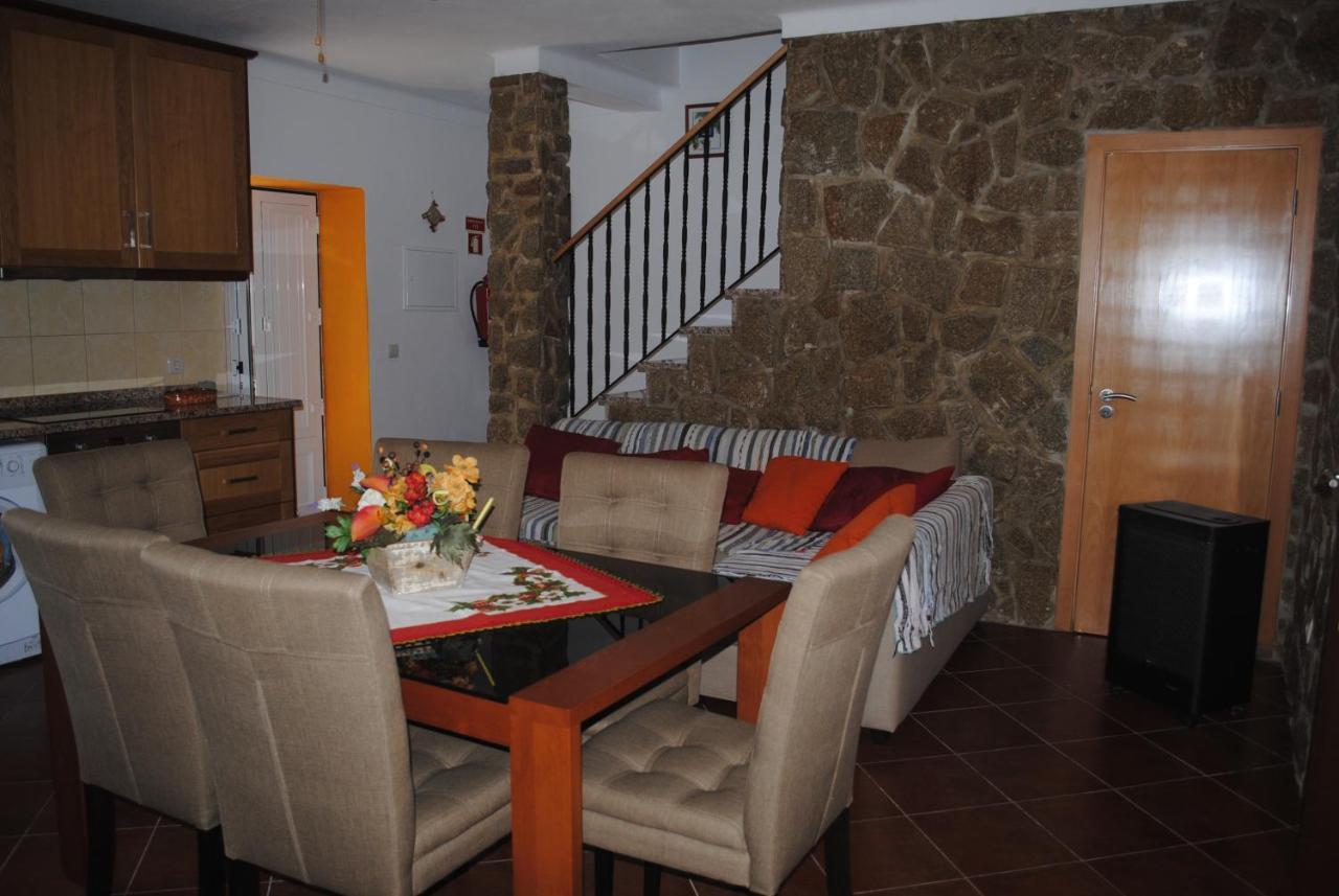 Vila Moradia Familia Escoto Monsanto Exteriér fotografie