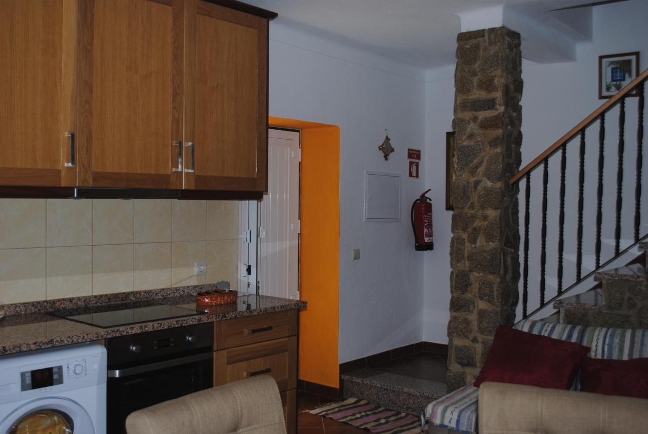 Vila Moradia Familia Escoto Monsanto Exteriér fotografie