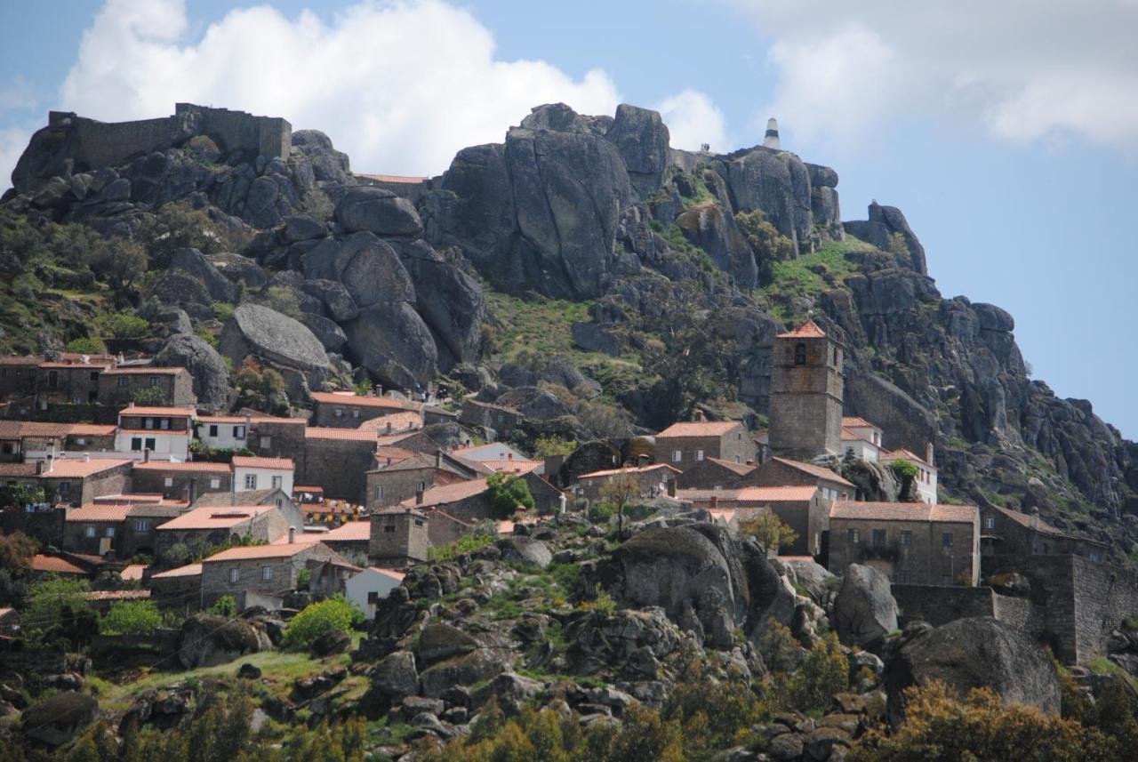 Vila Moradia Familia Escoto Monsanto Exteriér fotografie