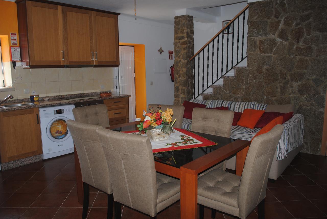 Vila Moradia Familia Escoto Monsanto Exteriér fotografie