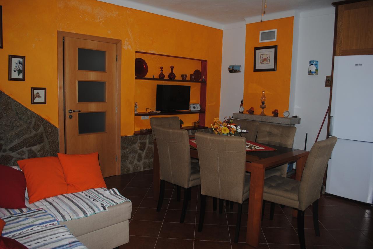 Vila Moradia Familia Escoto Monsanto Exteriér fotografie