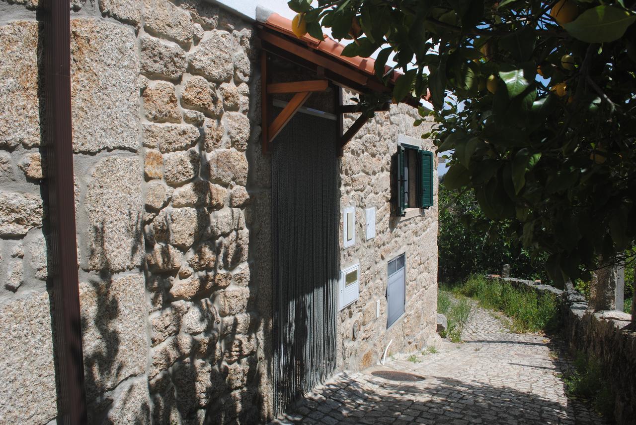 Vila Moradia Familia Escoto Monsanto Exteriér fotografie