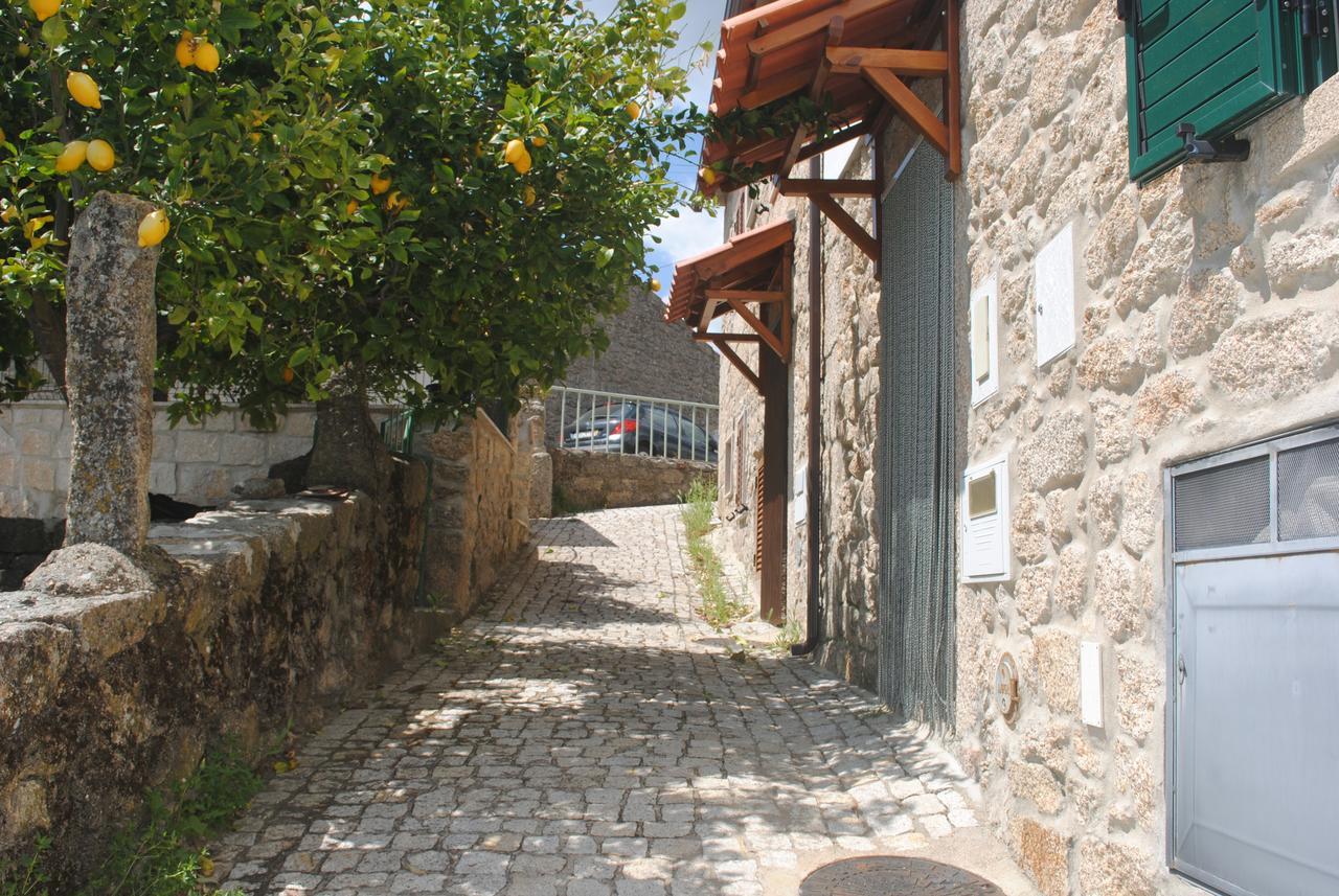Vila Moradia Familia Escoto Monsanto Exteriér fotografie
