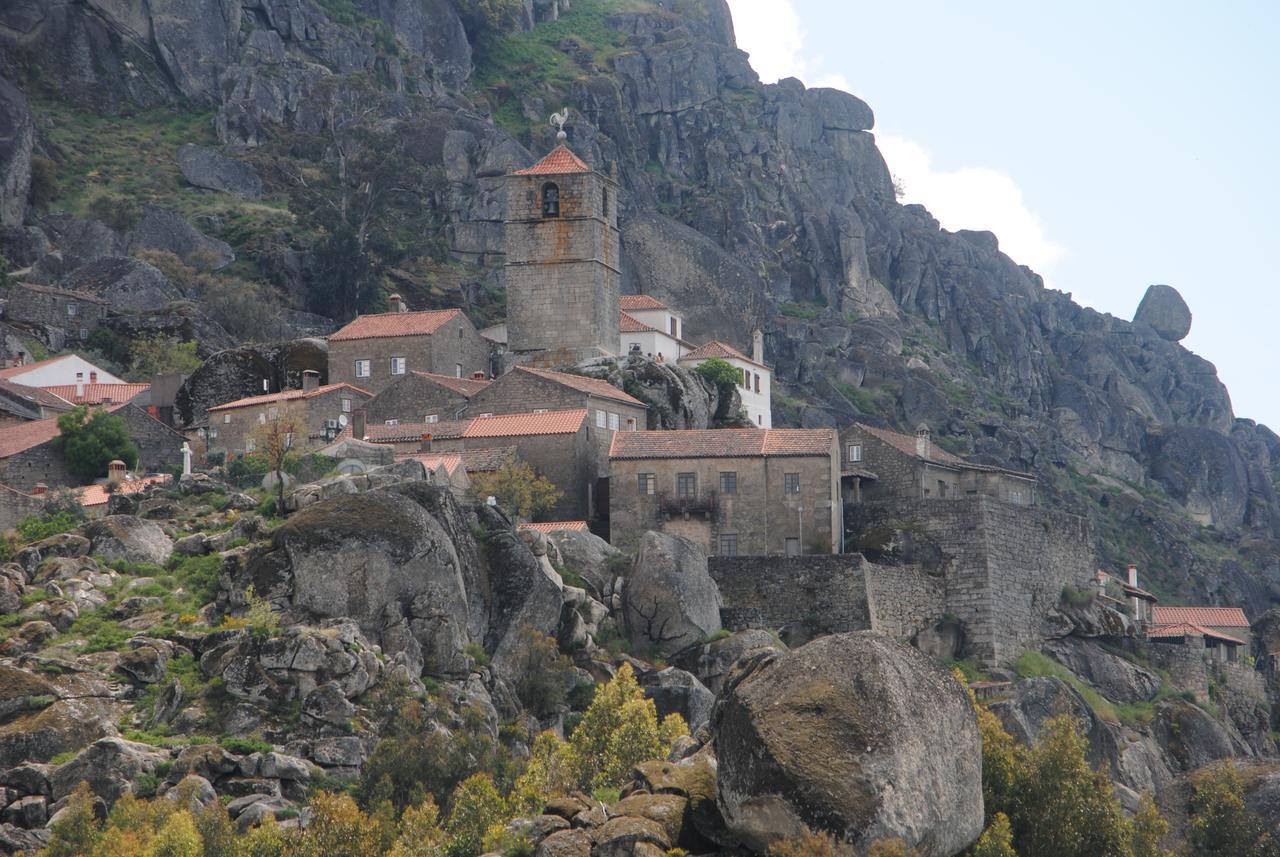 Vila Moradia Familia Escoto Monsanto Exteriér fotografie
