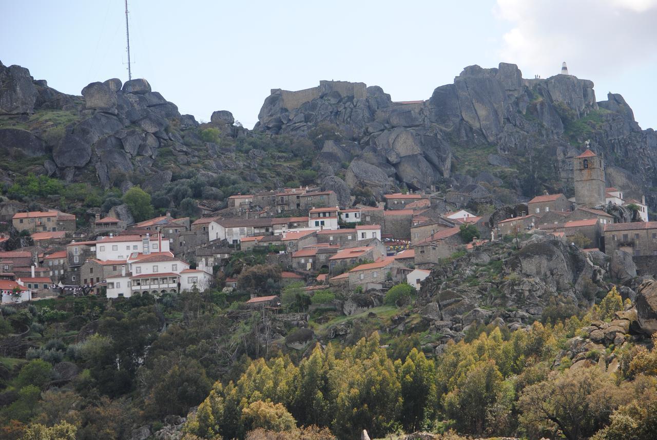 Vila Moradia Familia Escoto Monsanto Exteriér fotografie